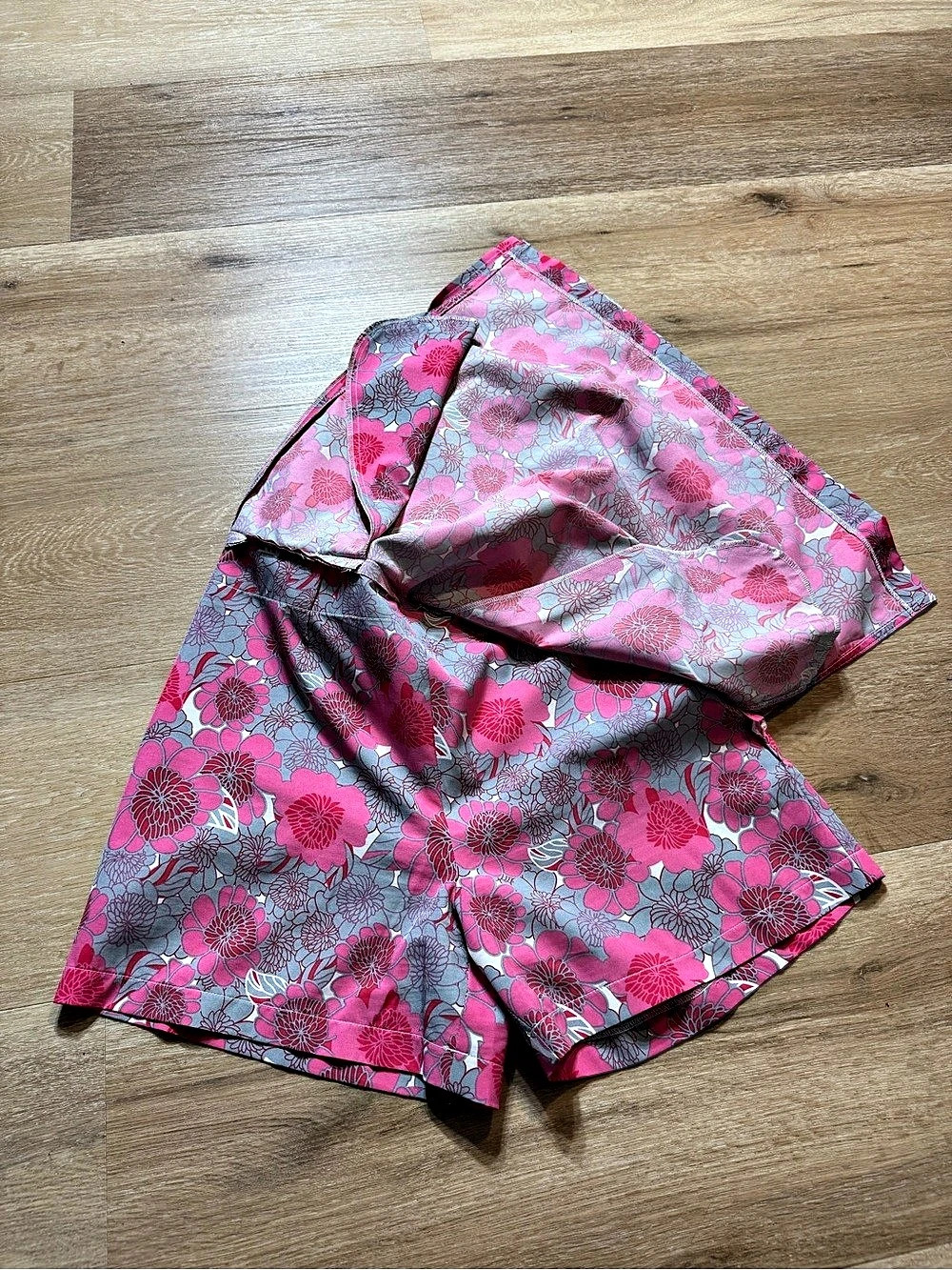 Golftini Floral Mini Skirt in Pink & Gray - Picture 4 of 10
